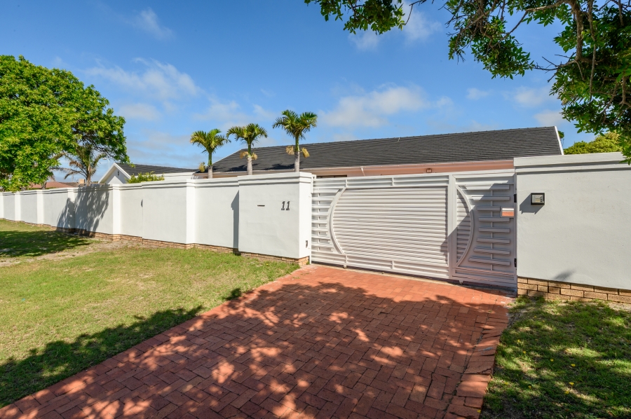 7 Bedroom Property for Sale in Summerstrand Eastern Cape